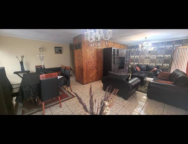 3 BEDROOM HOUSE FOR SALE IN ROODEPOORT CENTRAL